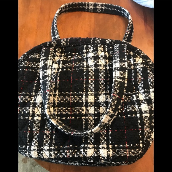 Vera Bradley Handbags - Adorable Vera Bradley round woven purse❤️